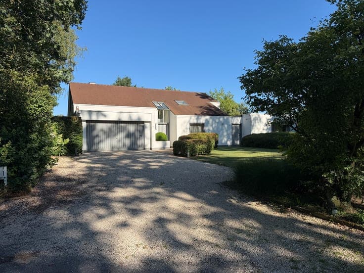 Tijdloze villa met riante tuin in een groene omgeving