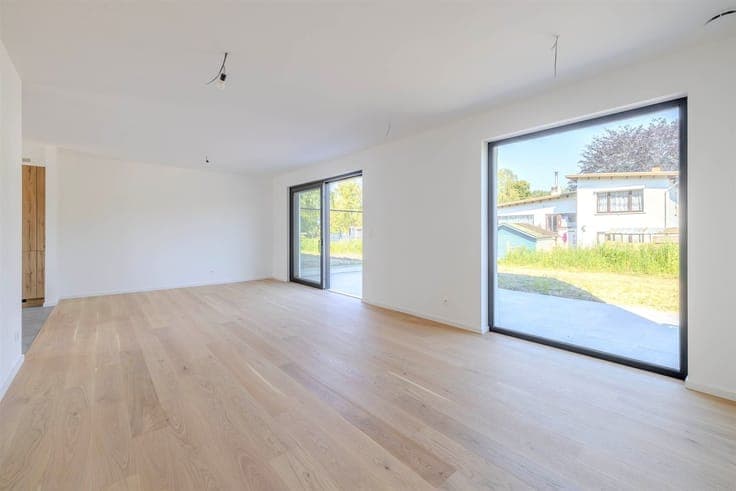 Stylish living in a small-scale, child-friendly subdivision?