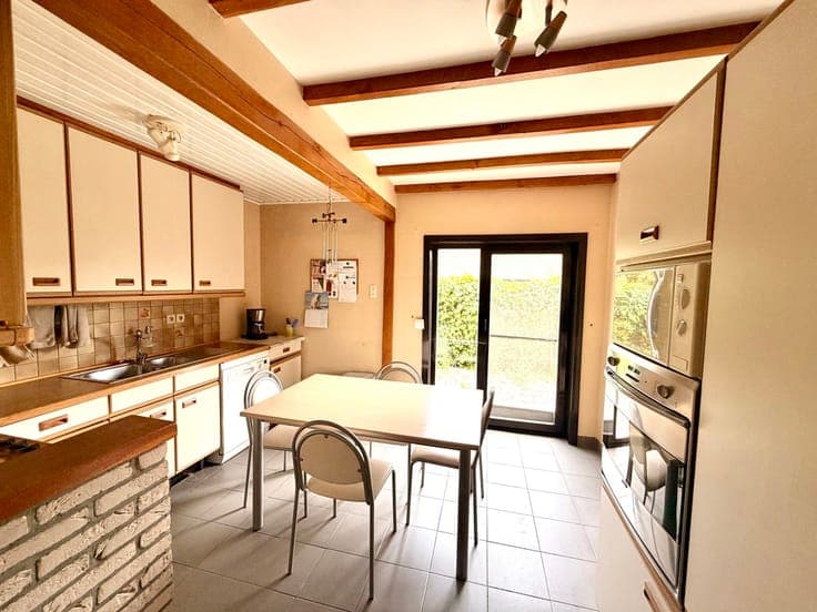 2-3 Bedroom House – Garage/Garden