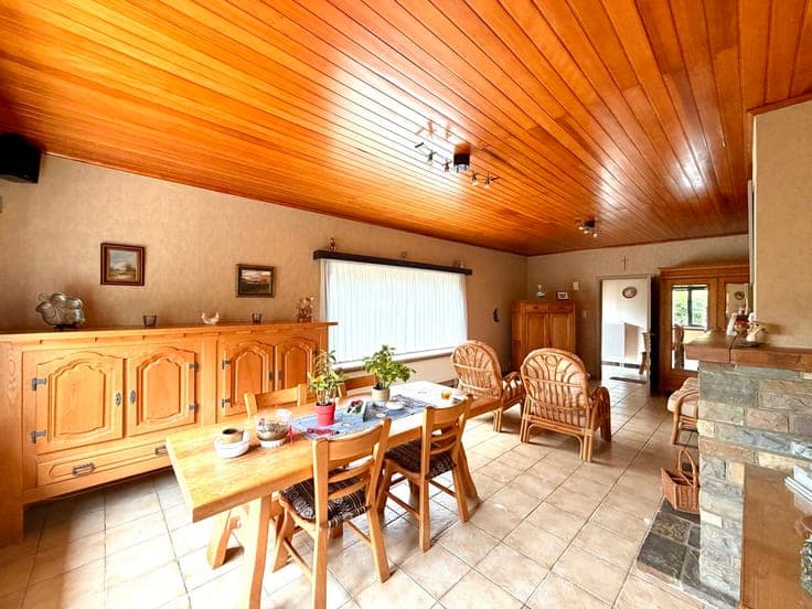 2-3 Bedroom House – Garage/Garden