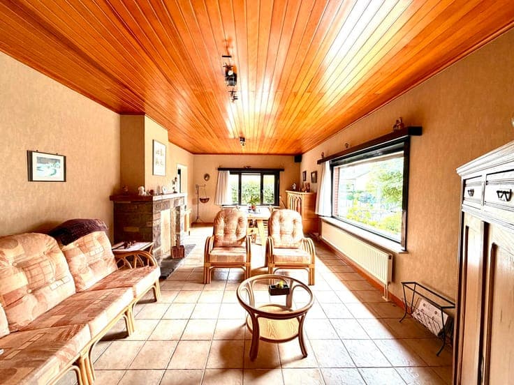 2-3 Bedroom House – Garage/Garden