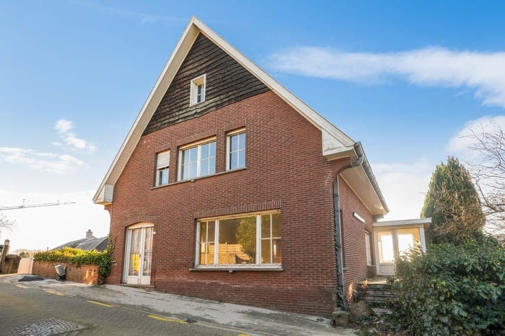Te renoveren woning op uitzonderlijke locatie te HODB