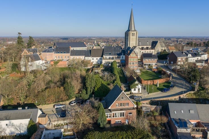 Te renoveren woning op uitzonderlijke locatie te HODB