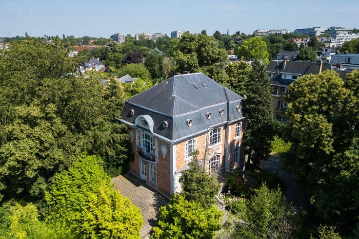 1,060 m² Mansion (Office Use) on a 2,300 m² plot