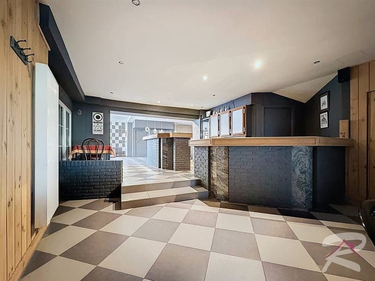 ESPACE COMMERCIAL (RESTAURANT + DIVERSES POSSIBILITES)