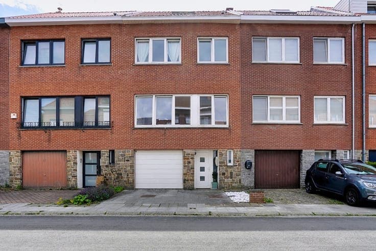 3-BEDROOM SPLIT-LEVEL HOUSE WITH GARDEN AND GARAGE – EPC B