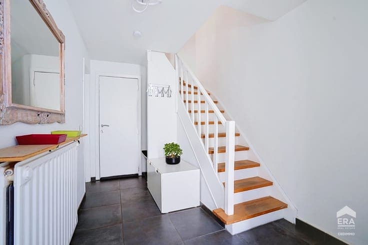 3-BEDROOM SPLIT-LEVEL HOUSE WITH GARDEN AND GARAGE – EPC B