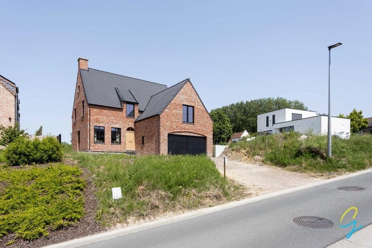 Exclusive newly built pastor-style home in Brakel