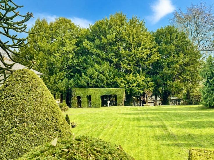 Villa on a 1,700 m² garden at Lac de Genval