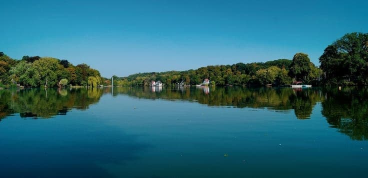 Villa on a 1,700 m² garden at Lac de Genval