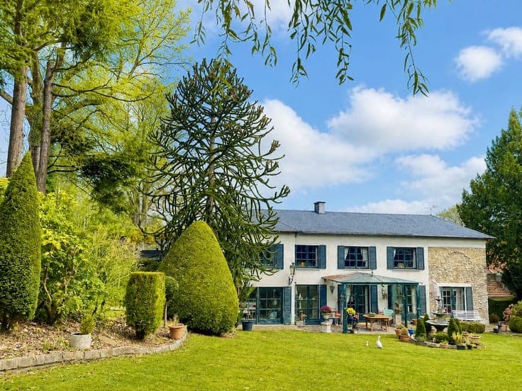 Villa on a 1,700 m² garden at Lac de Genval