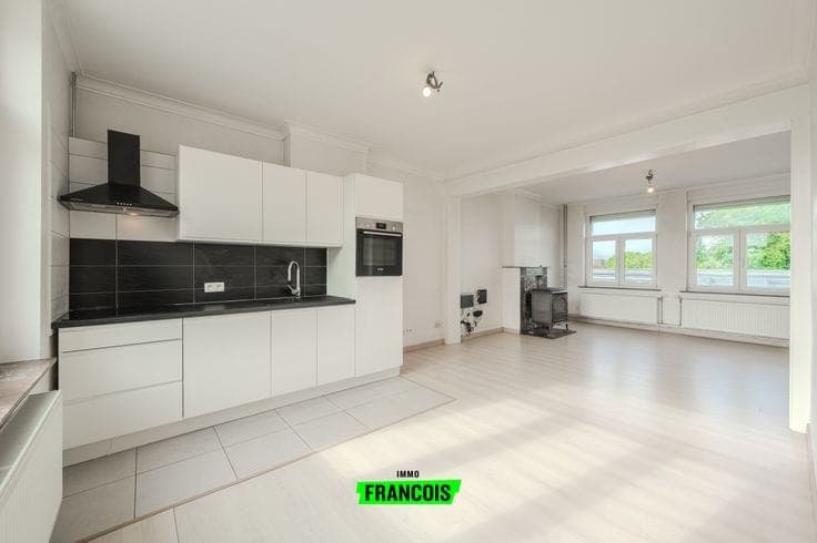 Move-in ready house with 5 bedrooms and 2 bathrooms on a 58…