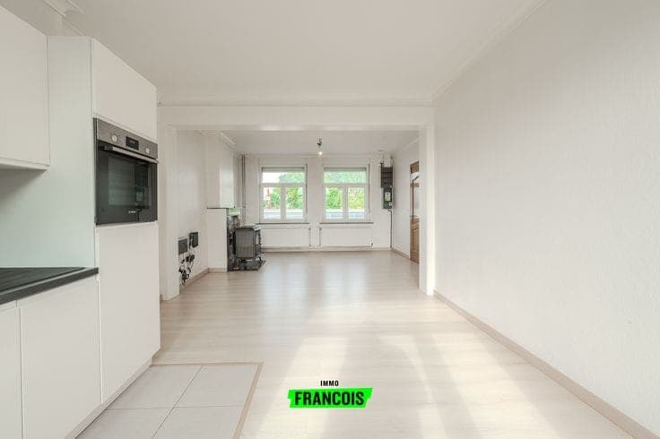 Move-in ready house with 5 bedrooms and 2 bathrooms on a 58…