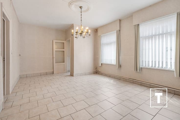 Verrassend ruime rijwoning te Melle!
