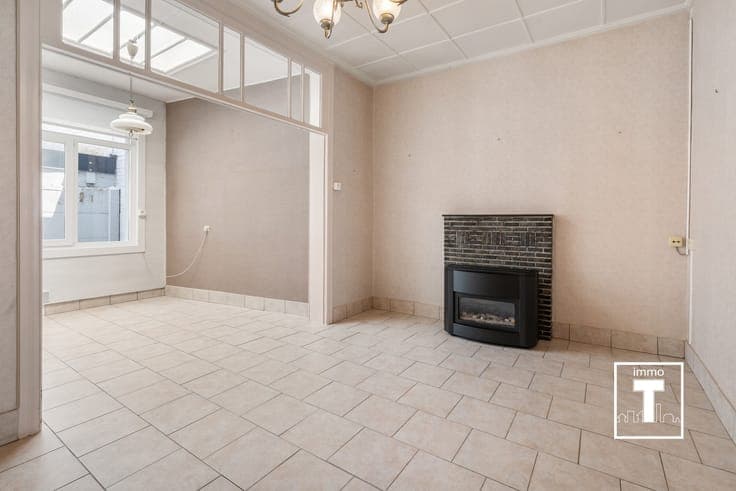 Verrassend ruime rijwoning te Melle!