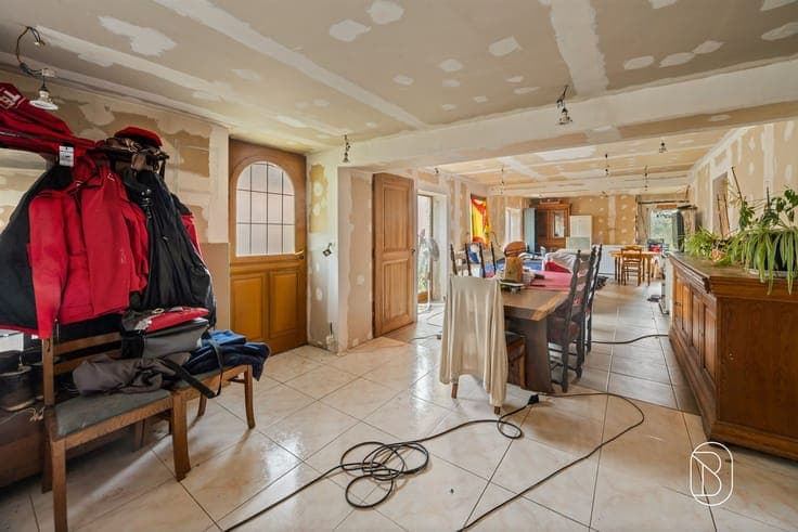 Detached house in need of renovation in Kain Tombe