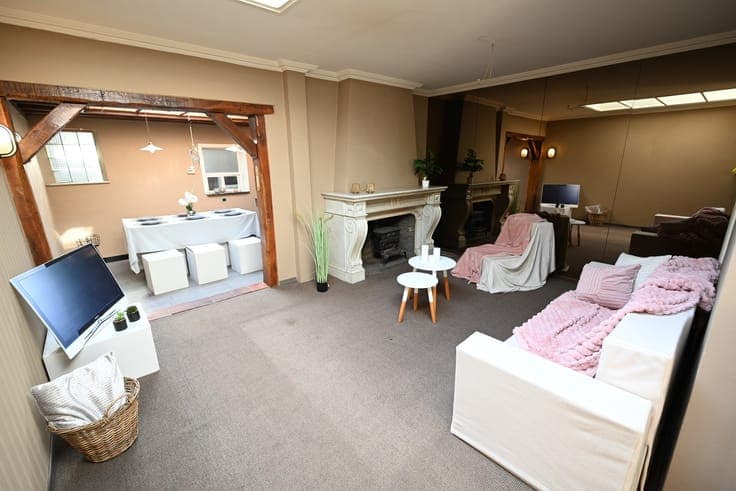 CENTRAAL gelegen WONING mét DUBBELE GARAGE!!