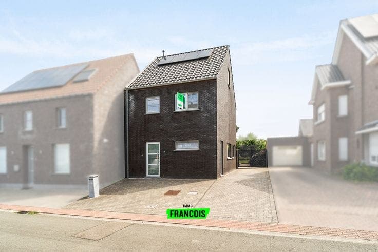 Recent energy-efficient family home with 4 bedrooms in Erpe…