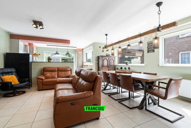 Recent energy-efficient family home with 4 bedrooms in Erpe…