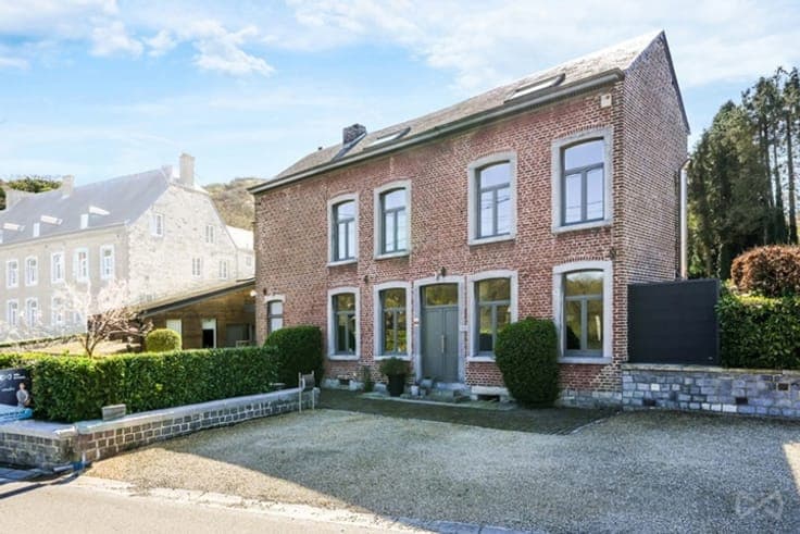 Renovated house with a pool and a separate studio - banks of