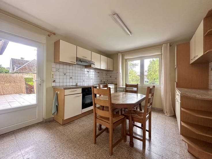 Maison soignée 4 ch. avec jardin, caves et garages
