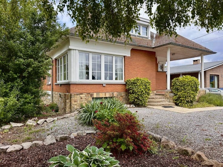 Maison soignée 4 ch. avec jardin, caves et garages