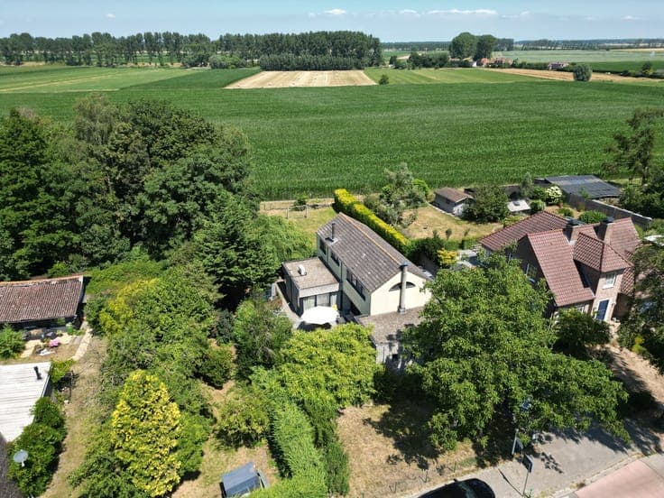 Landelijk gelegen woning met 3 slaapkamers, garage en tui...