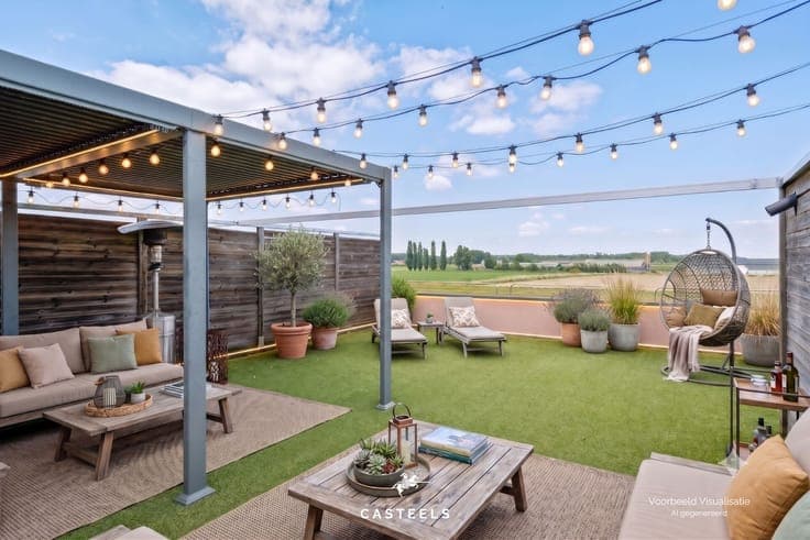 Move-in ready split-level house with double garage, rooftop