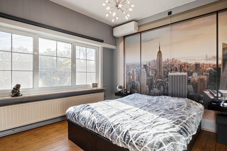 Authentieke woning met 4 slpkrs, loft en magazijn te O-L-...