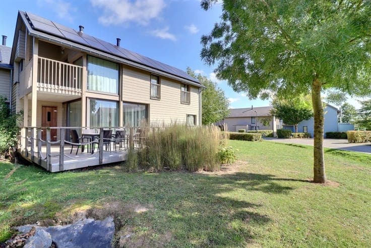 Attractive 3-bedroom investment property with a lake view