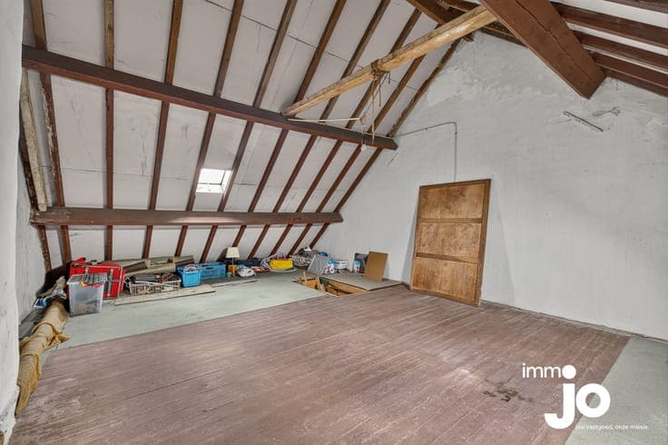 A property in Bredene in need of refurbishment, with a we...