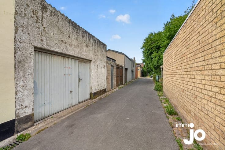 A property in Bredene in need of refurbishment, with a we...