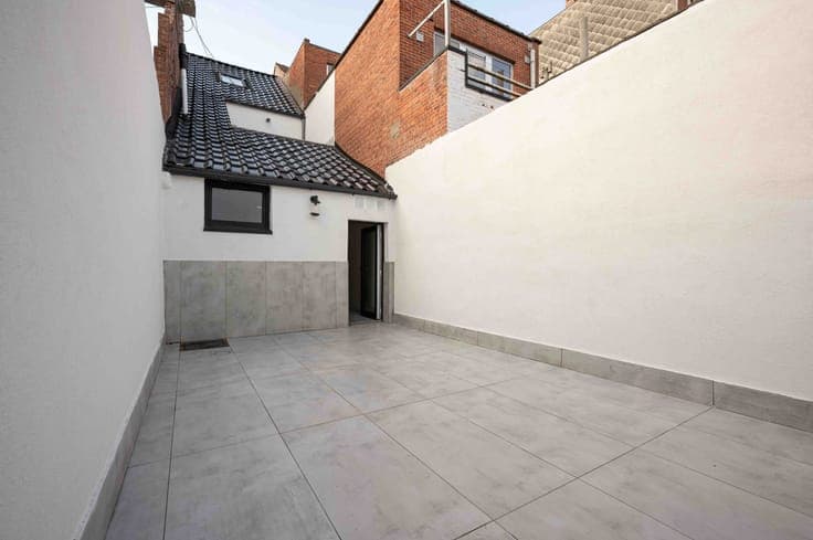 Renovated 4-bedroom house in station district