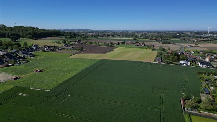 Te renoveren boerderij op ruim perceel in Kluisbergen