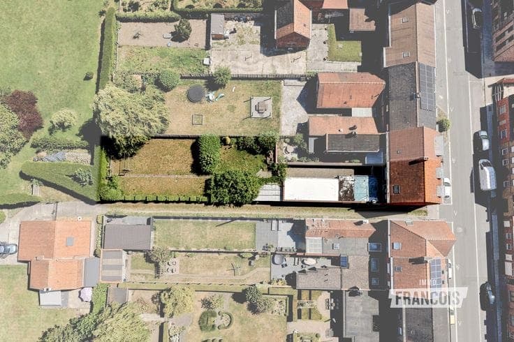 Semi-detached house in need of renovation in Poperinge