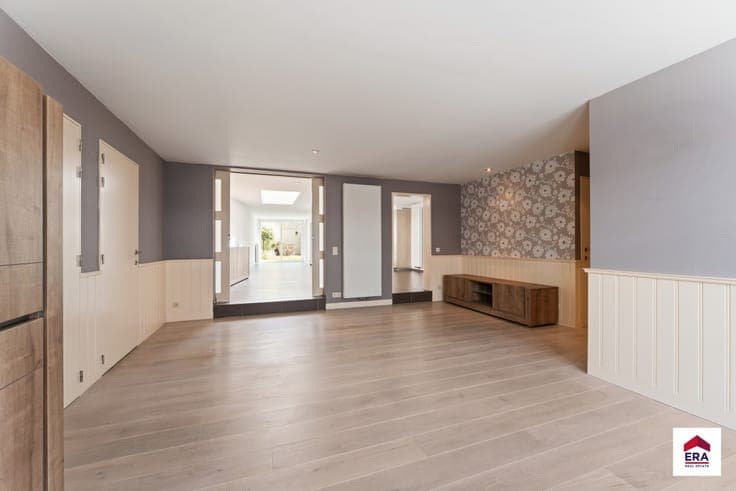 Move-in ready home in Pittem centre
