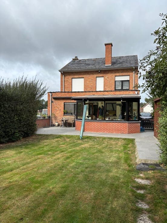 Well-located house, 200m2 living space, south-facing garden