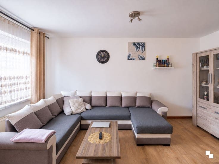 Bel-etage woning met drie slaapkamers en tuin ten noorden...