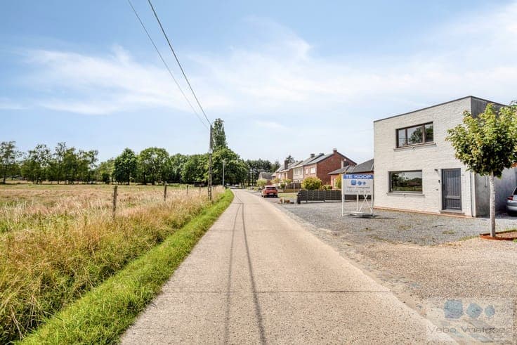 Landelijk gelegen starterswoning met ruime tuin te Heist-...