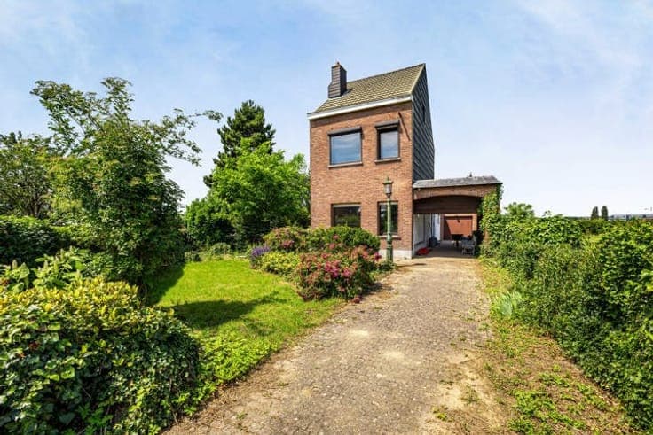 House in Sint-Pieters-Leeuw