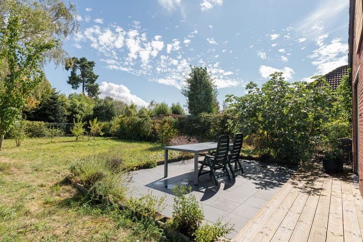 Open bebouwing met ruime tuin en renovatiepotentieel op 1...