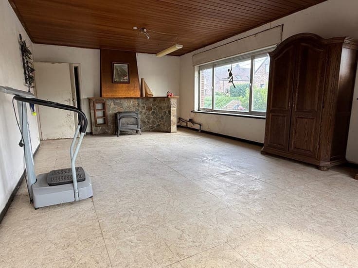 Te renoveren halfopen woning met 3 slaapkamers, garage, s...