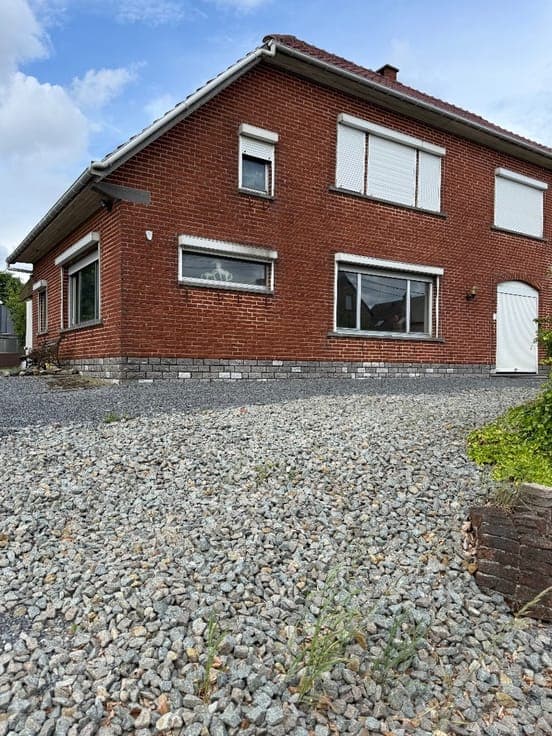 Te renoveren halfopen woning met 3 slaapkamers, garage, s...