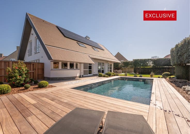 A beautiful detached villa in a quiet location with an ou...