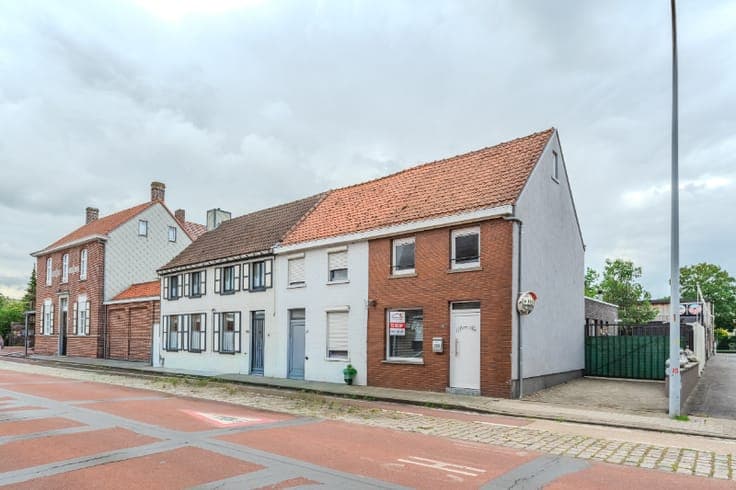Zeer goed gelegen halfopen woning met zonnige tuin met ta...