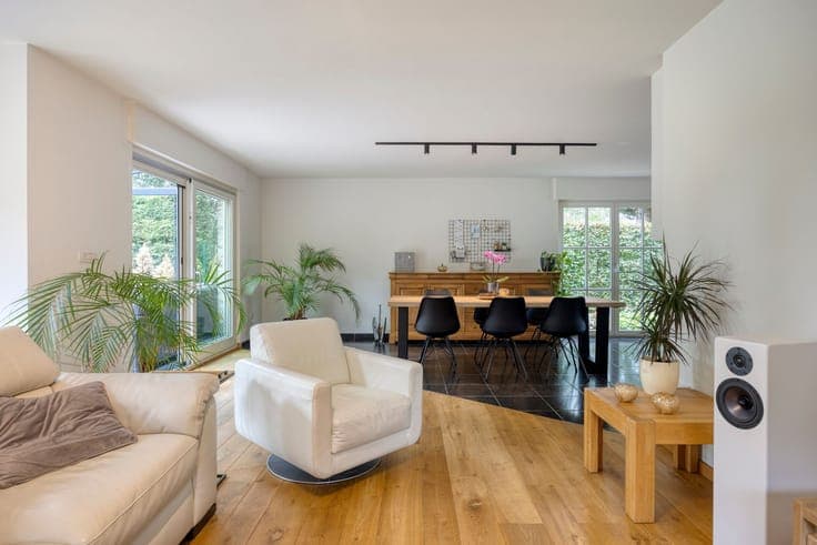 232 m² country villa with garden and further potential