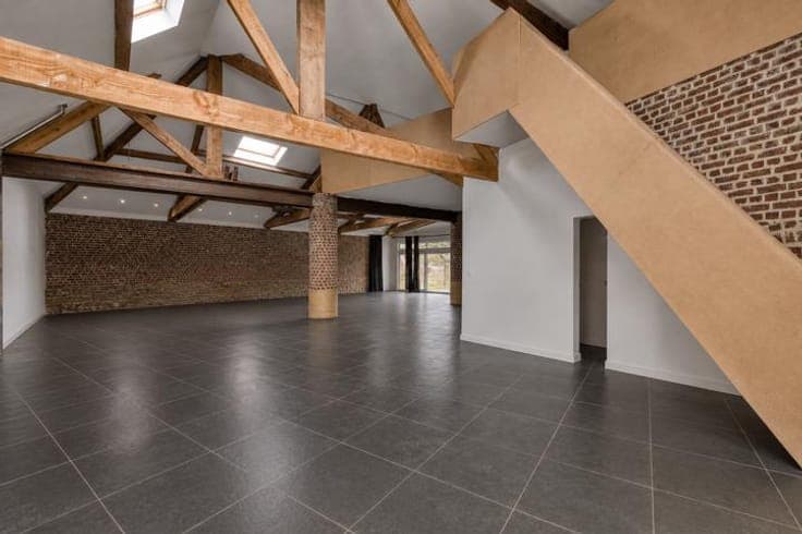 Spacious renovated farmhouse with workshop, pool and EPC B