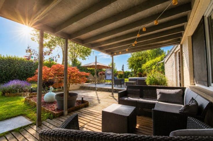 Villa 4 façades avec jardin, bois privatif,panneaux solaires