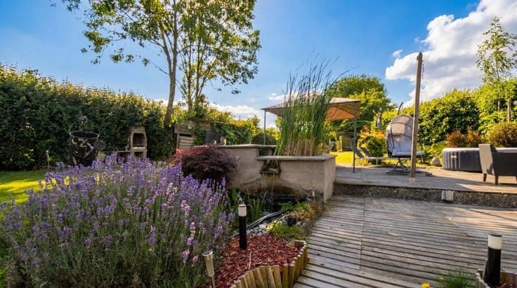 Villa 4 façades avec jardin, bois privatif,panneaux solaires