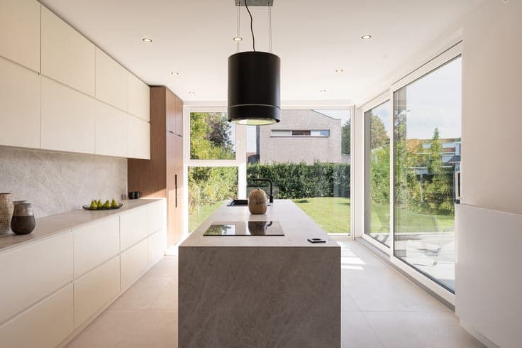 Fully renovated villa with 4 bedrooms, a study and a garden